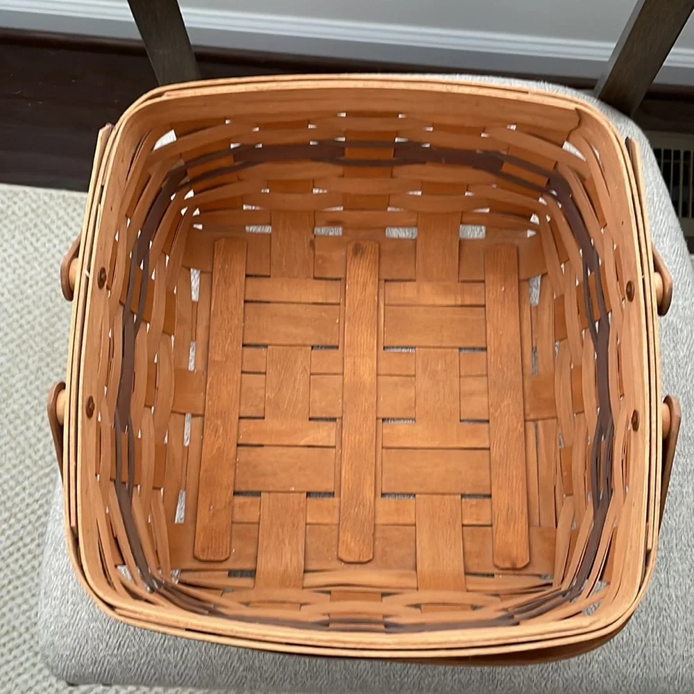Henn Basket no cracks or splits. - Picture 3 of 11